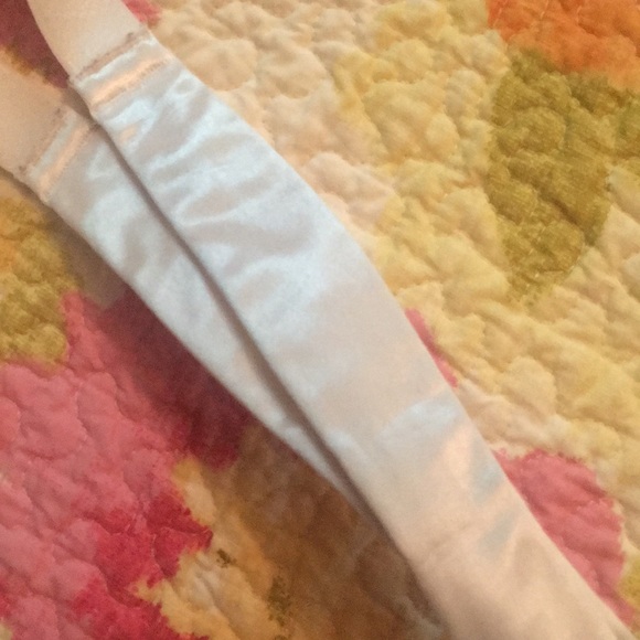 2 Gently worn bras - Picture 6 of 9